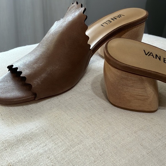 New and never worn Vaneli sandals - Picture 2 of 6